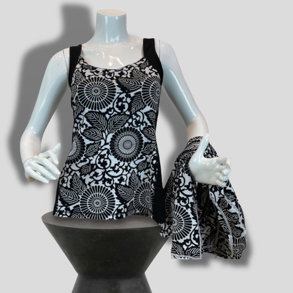 Core by Andrea Jovine 2-piece Set — Top and Front Zip Jacket - Picture 8 of 8